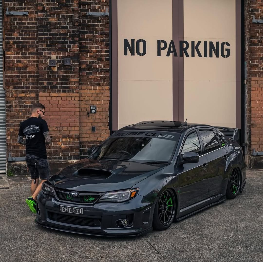 WINDSHIELD BANNERS ( CUT-OUT LETTERS )